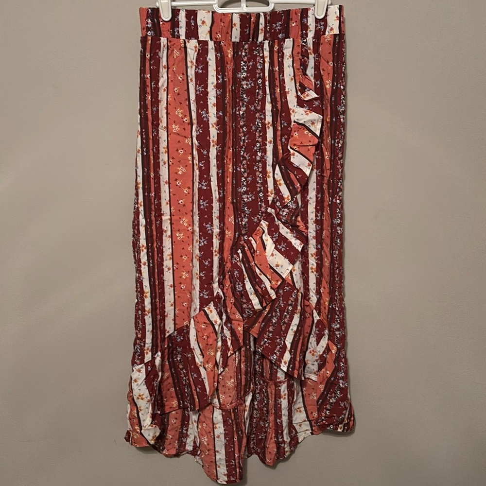 High-low skirt with ruffles